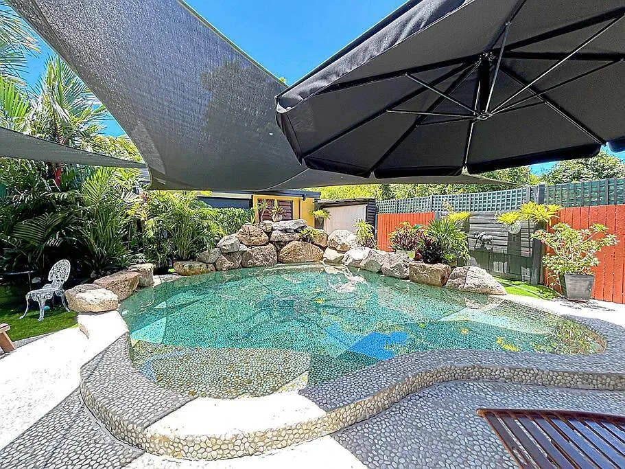 Oasis, In Leafy Whitfield. Villa Edge Hill