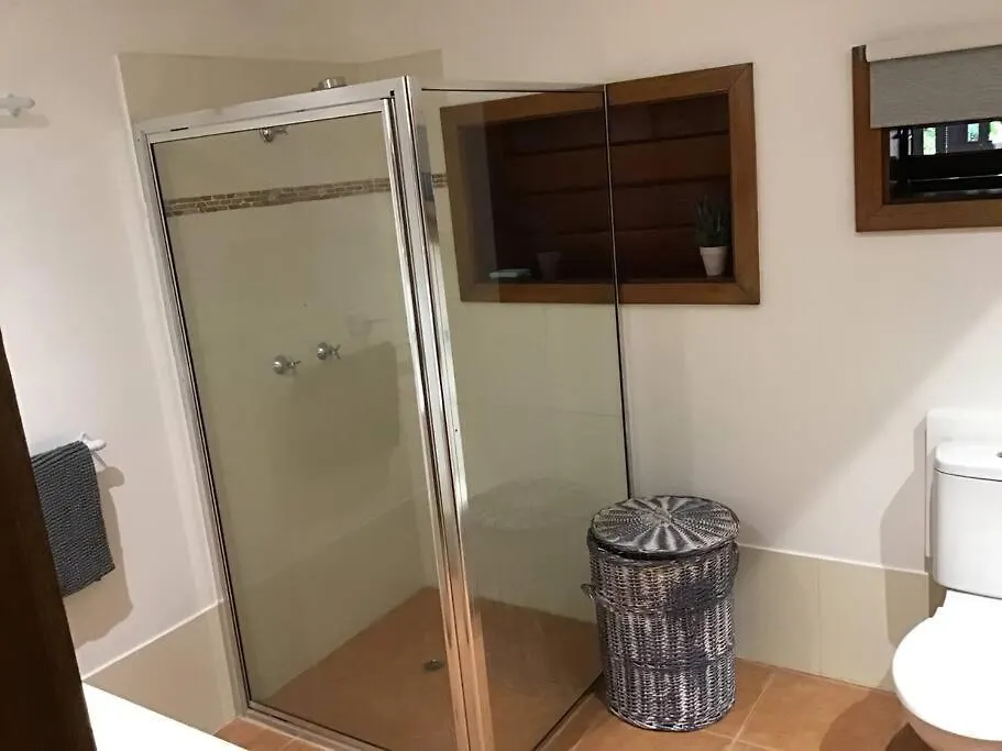 Holiday home Oasis, In Leafy Whitfield. Villa Edge Hill Australia